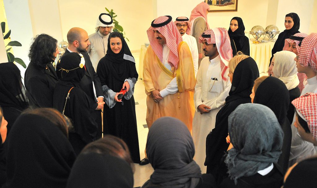 الخارجية تنظم زيارة لوفد من الدبلوماسيين من الدول الفرانكوفونية المشاركين في البرنامج التدريبي لجامعة سنجور 1 ln 81 21687721943
