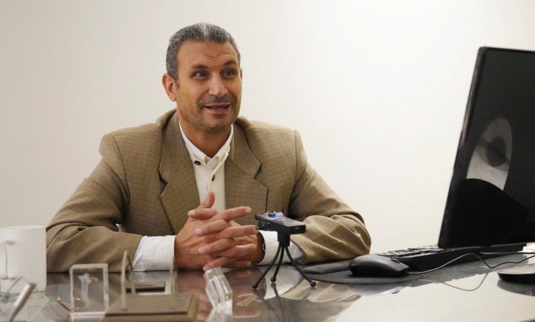 الصين تمنح الكاتب والمترجم المصري حسين إسماعيل جائزة "الكُتاب" الخاصة 1 rBABCWA6OPyAe1AjAAAAAAAAAAA4061686762064
