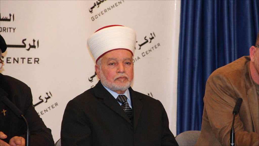 مفتي موسكو: حرق القرآن في السويد دليل على انحلال وفراغ روحي في المجتمع الأوروبي 1 vijPM1688065324