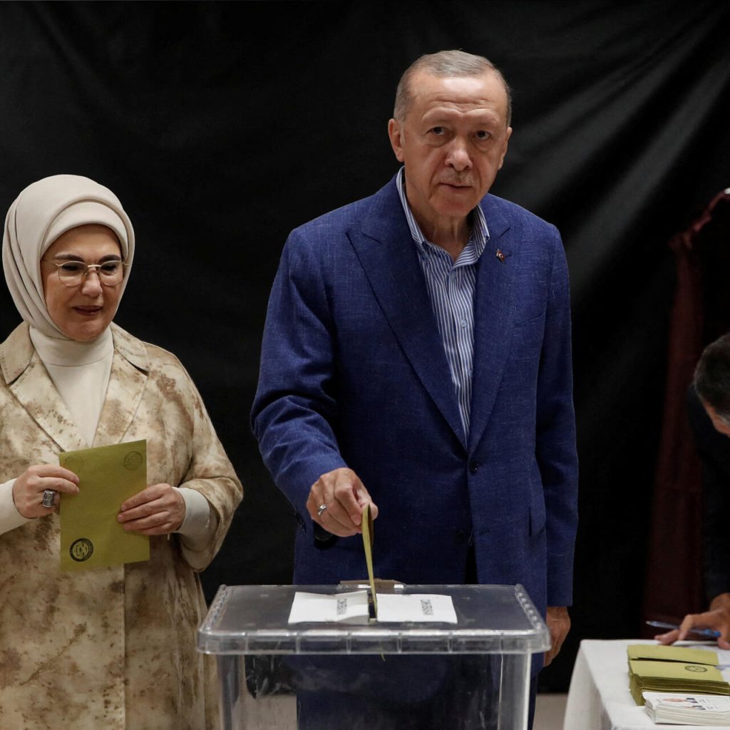 أردوغان يدلي بصوته في الجولة الثانية