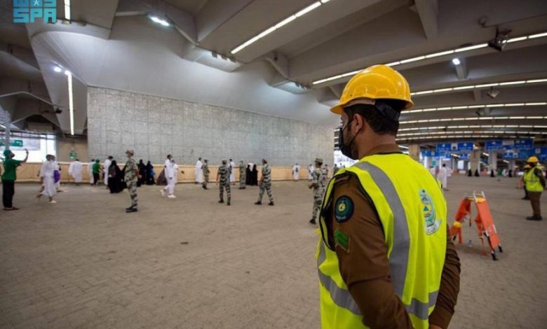 موسم الحج.."الدفاع المدني" السعودي يرفع جاهزيته في جسر الجمرات والساحات المحيطة 1 الدفاع المدني يرفع جاهزيته في جسر الجمرات والساحات المحيطة به 3 901x5261687918325