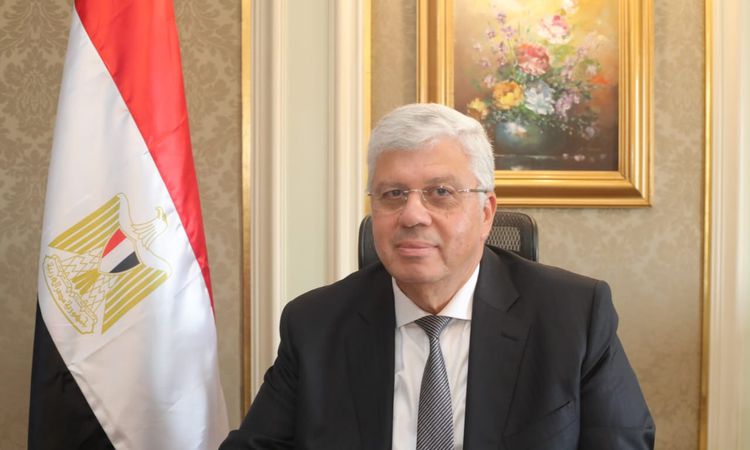 "التعليم العالي": إدراج 55 دورية علمية مصرية في تصنيف "كلاريفيت" للدوريات العلمية لعام 2022 1 الدكتور أيمن عاشور وزير التعليم العالي والبحث العلمي 1662474135 41688129403