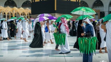توزيع 60 ألف مظلة على الحجاج والعاملين في المسجد الحرام1686754023