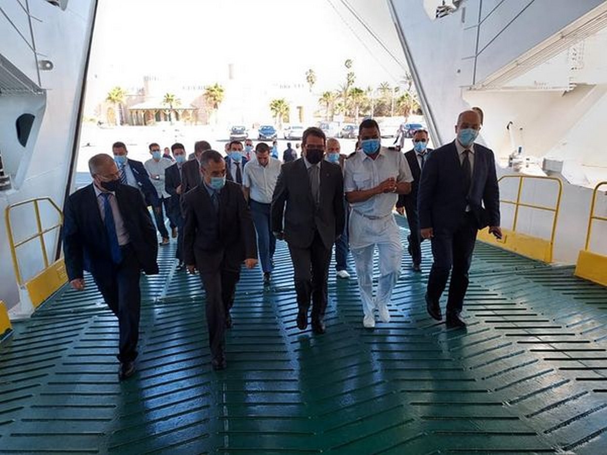 وزير النقل: أسطول الشركة الوطنية للملاحة قادر على تأمين نقل السلع الاستراتيجية للدولة 1 وزير النقل1687009623