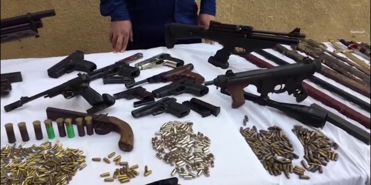 الأمن العام يضبط 215 سلاحًا ناريًا و326 قضية مخدرات وينفذ 83 ألف حكم قضائي خلال 24 ساعة 1 وكرا للاتجار بالمخدرات والأسلحة والعملات
