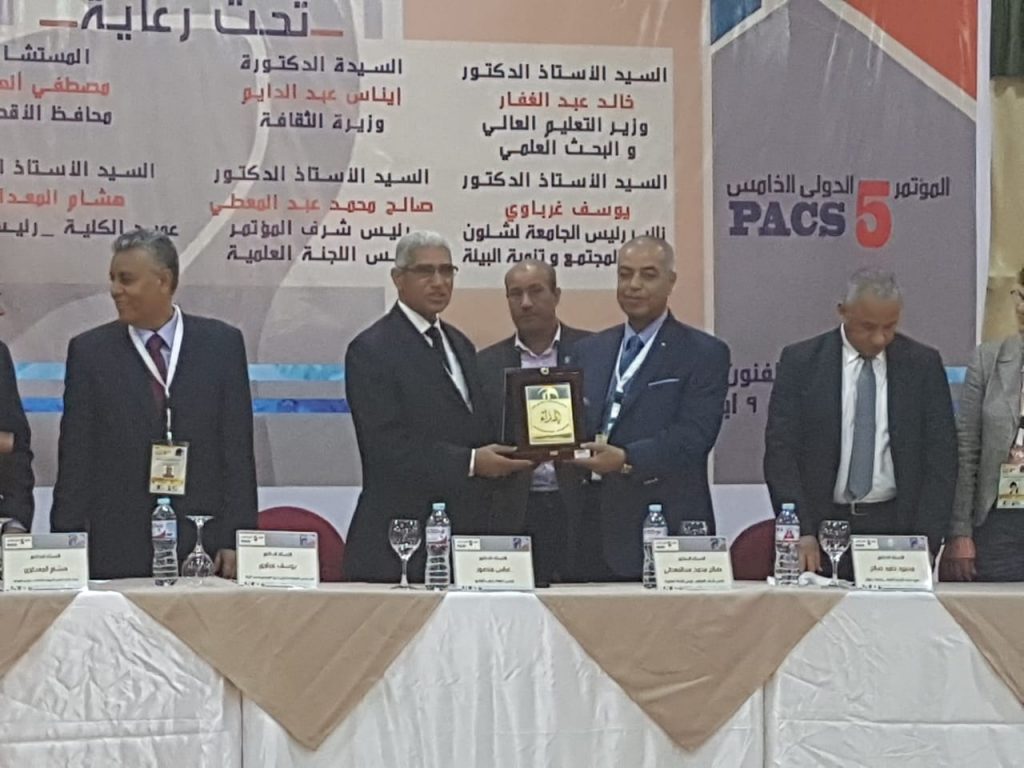 رئيس جامعة جنوب الوادي يفتتح فعاليات المؤتمر الدولي للعيادة النباتية 1 رئيس جامعة جنوب الوادى يفتتح فعاليات المؤتمر الدولى الخامس للفنون التشكيلية بالأقصر 6