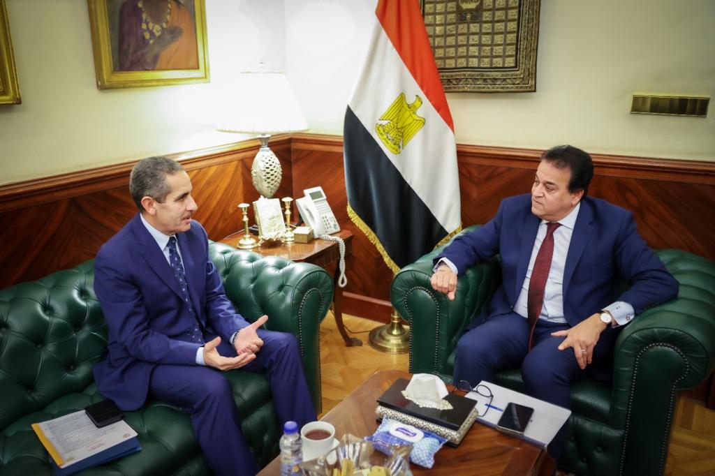 وزير الصحة يوجه بسرعة تطوير مستشفى (دار إسماعيل للولادة) بالإسكندرية بتكلفة 400 مليون جنيه 1 وزير الصحة مع محافظ الغربية1688905263
