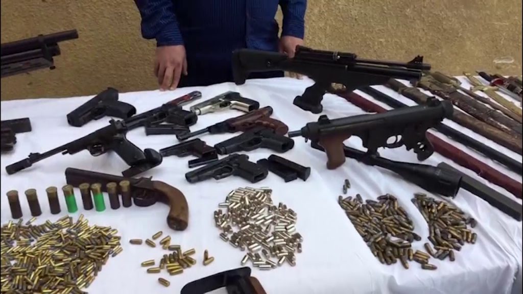 الأمن العام يضبط 60 سلاحا ناريا و234 قضية مخدرات وينفذ 61 ألف حكم قضائي خلال 24 ساعة 1 وكرا للاتجار بالمخدرات والأسلحة والعملات 1688642103