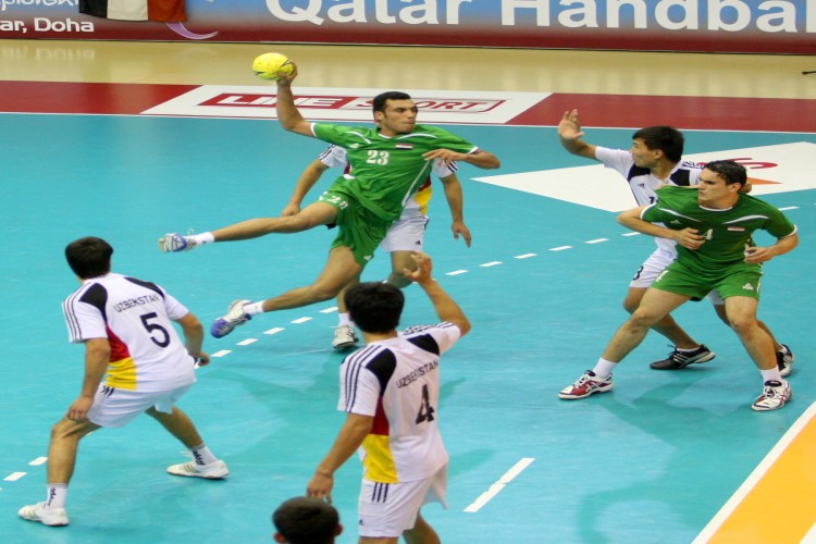 المنتخب العراقي لكرة اليد يحقق فوزه الأول بدورة الألعاب العربية على حساب نظيره الأردني 1 يد1689033543