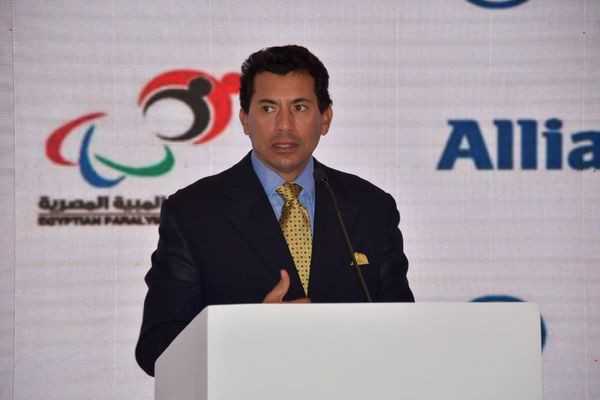 وزير الرياضة ورئيس اللجنة البارالمبية المصرية يهنئان كريم محمود بفضية 100 متر عدو ببطولة العالم لألعاب القوى 1 1615125382 01689236822