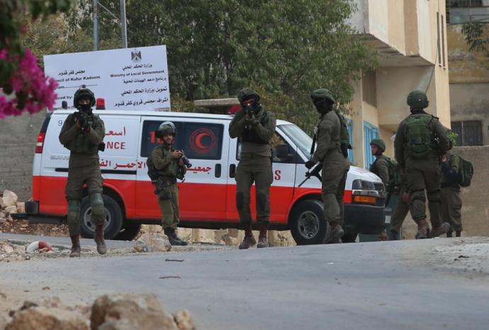 الاحتلال يصيب فلسطينيًا بالرصاص ويعتقله بدعوى مُحاولته التسلل إلى مستوطنة في الخليل 1 030973728244114772084135822725731689416223