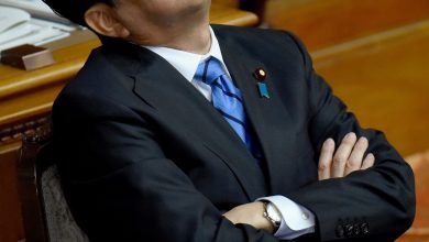 1037017 رئيس وزراء اليابان فى نوم عميق1689087243