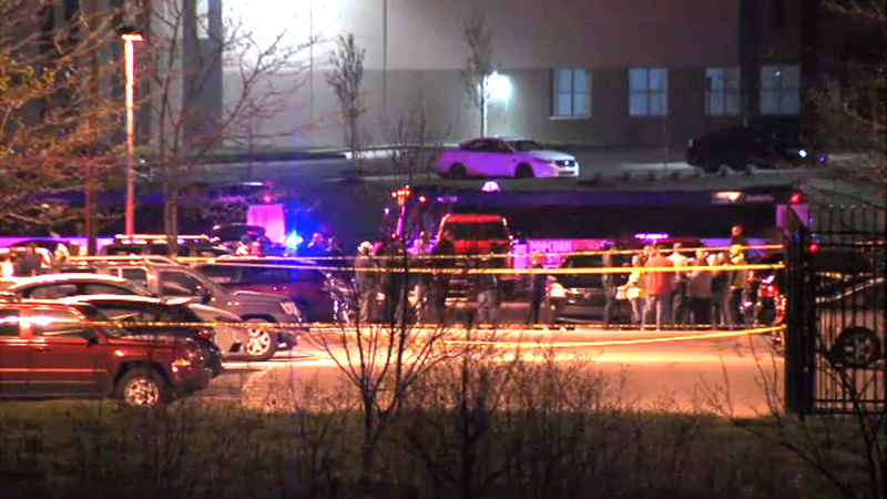 مقتل وإصابة 8 أشخاص جراء إطلاق نار في مدينة فيلادلفيا الأمريكية 1 10518856 041621 wabc fedex shooting img1688447643