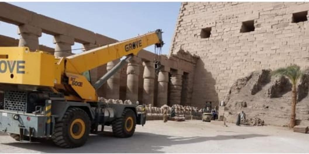 110674 معابد الكرنك تشهد البدء في أعمال نقل مجموعة من الكباش إلي المتحف المصرى (1)1689780124