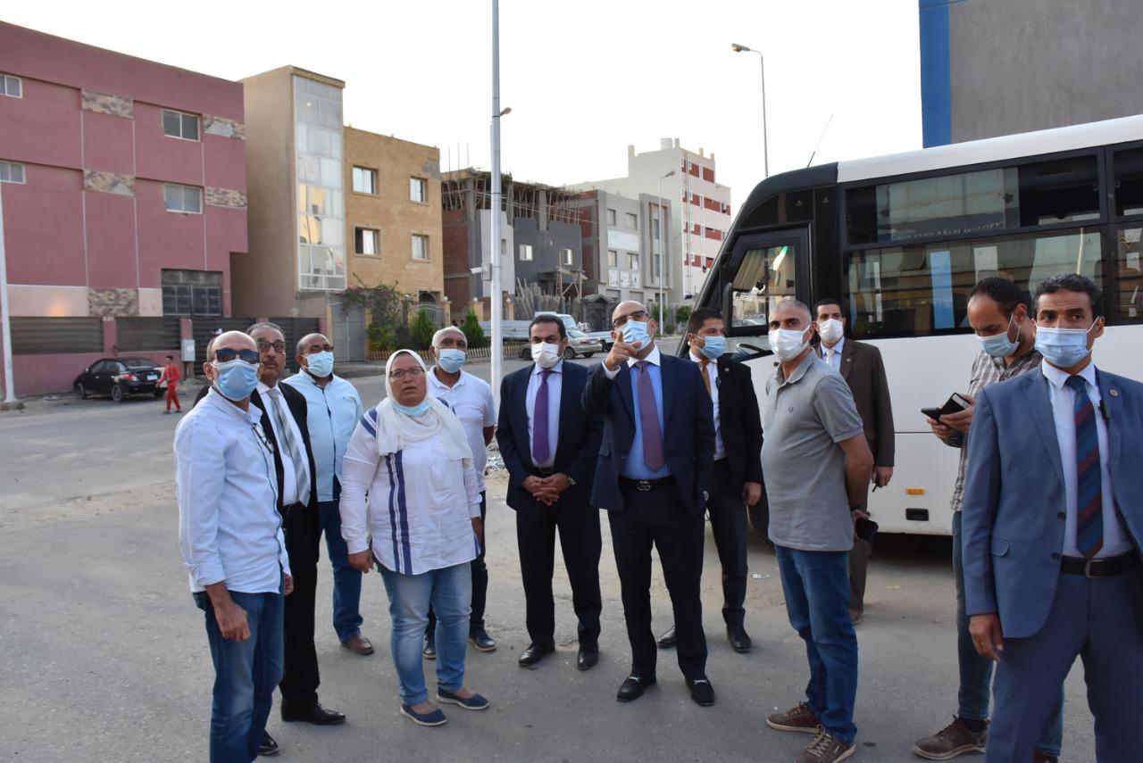 وزير الإسكان يتفقد 5328 وحدة سكنية جار تنفيذها بمبادرة "سكن كل المصريين" بالقاهرة الجديدة 1 121821 وزير الاسكان خلال الزيارة1689240483
