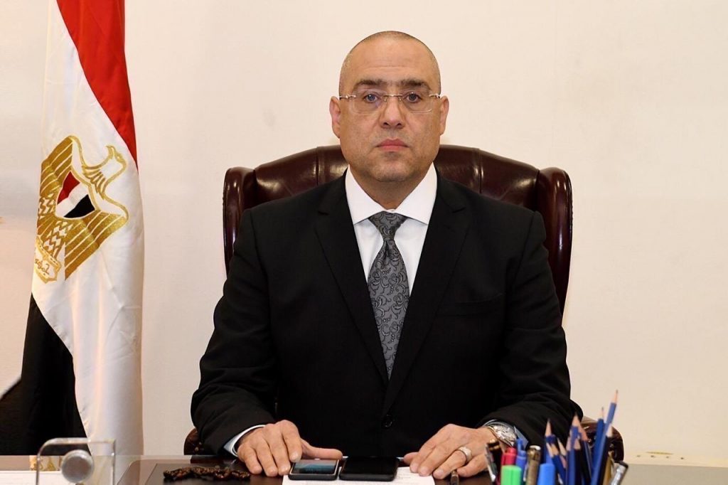 وزير الإسكان يُتابع إجراءات تسليم وحدات سكن موظفي الدولة بالعاصمة الإدارية 1 143916343 3638102739638411 1904947942356726892 o1688890502