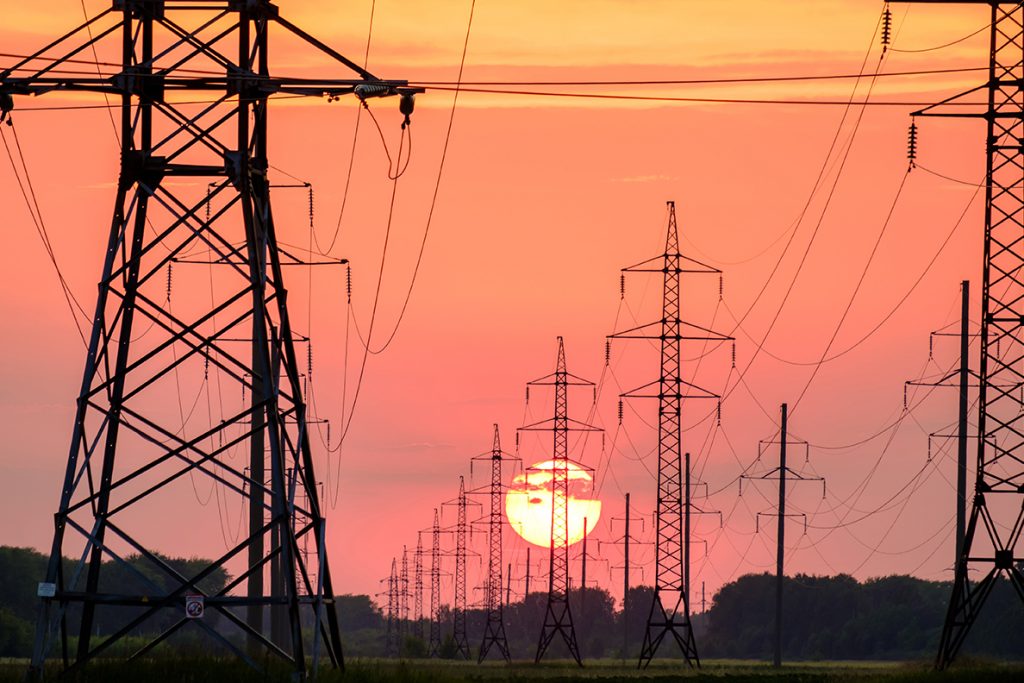 الكهرباء: الحمل المتوقع اليوم 32 ألفًا و200 ميجاوات 1 1641640176 270 815896 powerlines1688481182