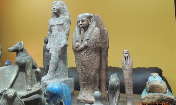 الخارجية: السفارة المصرية في برن تتسلم قطعة أثرية مهمة تعود للعصر الفرعوني من الجانب السويسري 1 1989531688574844