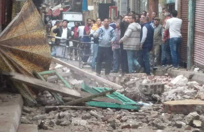 مصرع شخص في حادث انهيار عقار بحي الجمرك وسط الإسكندرية 1 19 2019 637076214293775643 3771688642583
