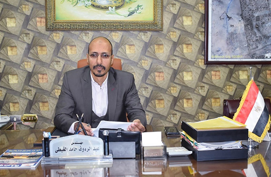 رئيس جهاز العبور يتفقد أعمال تطوير الطرق بالمنطقة الصناعية والأحياء السكنية بالمدينة 1 19 2021 637467352589211277 9211690448104