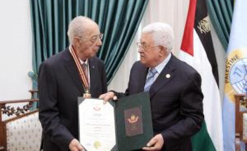 أبو مازن يقلد مبعوث الاتحاد الأوروبي "نجمة القدس" تقديرًا لجهوده في خدمة الشعب الفلسطيني 1 2019 06 13 843174991689687243