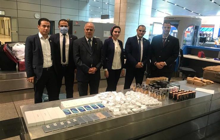 "جمارك القاهرة" تضبط راكبة بحوزتها 455 شريطًا لعقارات مُدرَجة بجداول المخدرات 1 2020 10 27 11 30 20 1601689346803