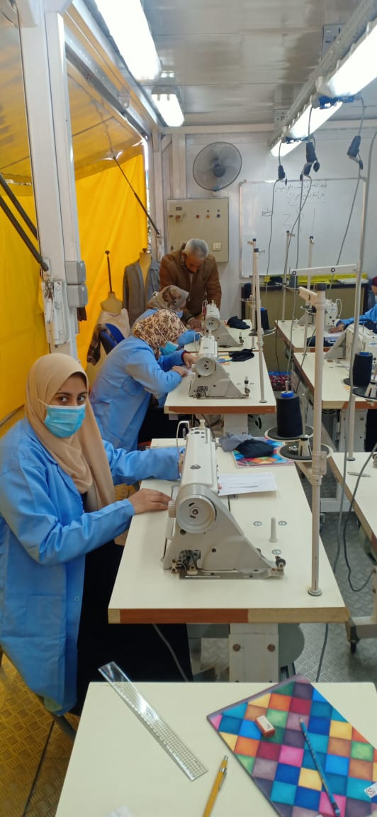 وزارة العمل :وحدة التدريب المتنقلة بحي الأسمرات تبدأ تدريب الشباب على التفصيل والكهرباء والسباكة مجانا 1 2021 637469122461295442 1291690010102