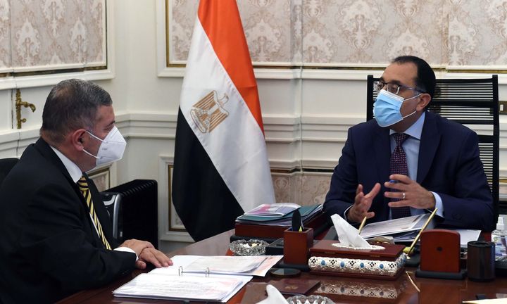 رئيس مجلس الوزراء يستعرض تفاصيل الأعمال بمشروع تطوير منظومة إدارة الري والصرف بواحة سيوة بمرحلتيه 1 264761689000364