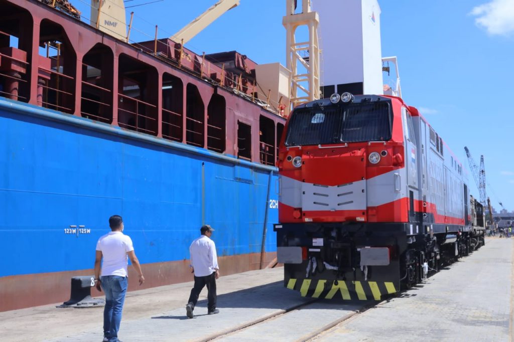 وزير النقل: وصول 20 جرار سكة حديد أمريكيًا جديدًا إلى ميناء الإسكندرية 1 4 2