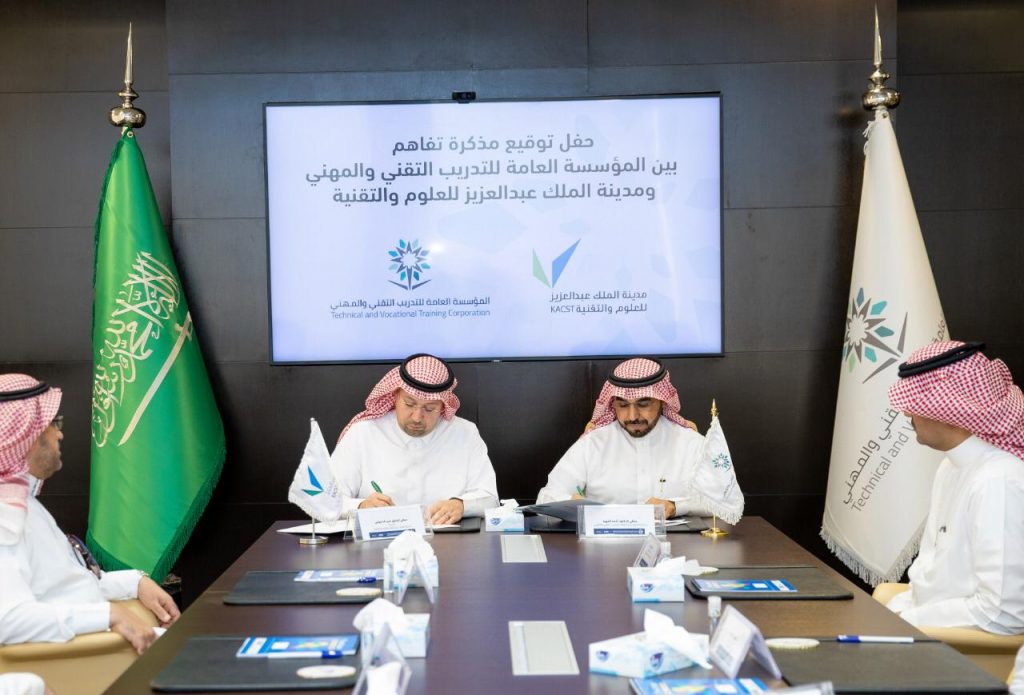 محافظ الشرقية : نسعى لإنشاء أكاديمية للتدريب والتأهيل والتخطيط الاستراتيجي 1 5DR40398 5461689158103