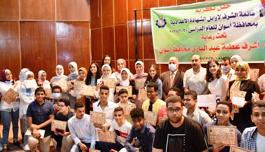 محافظ أسوان يوجه مسؤولي التربية والتعليم بالاستعداد الجيد والكامل لامتحانات الدور الثاني 1 DSC 22511688559963