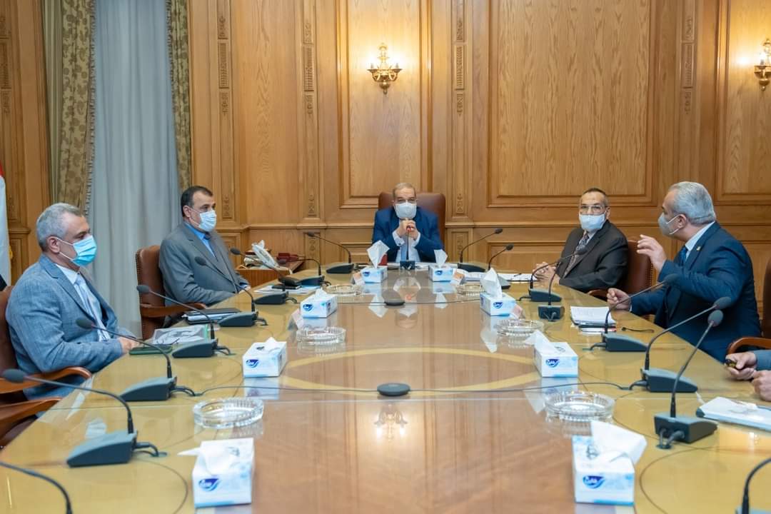وزير الدولة للإنتاج الحربي يبحث مع القائم بأعمال السفير التركي بالقاهرة فتح سبل التعاون المشترك بين الجانبين 1 FB IMG 16515352330491689587343