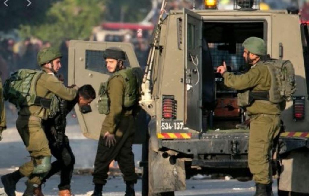 جنود الاحتلال والمُستوطنون يعتدون على الفلسطينيين في مناطق متفرقة بالضفة الغربية 1 bNiV01690548423