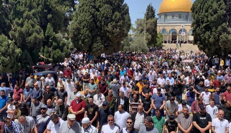 35 ألف فلسطيني يؤدون صلاة الجمعة في رحاب المسجد الأقصى المبارك 1 wFkzZ1689334623