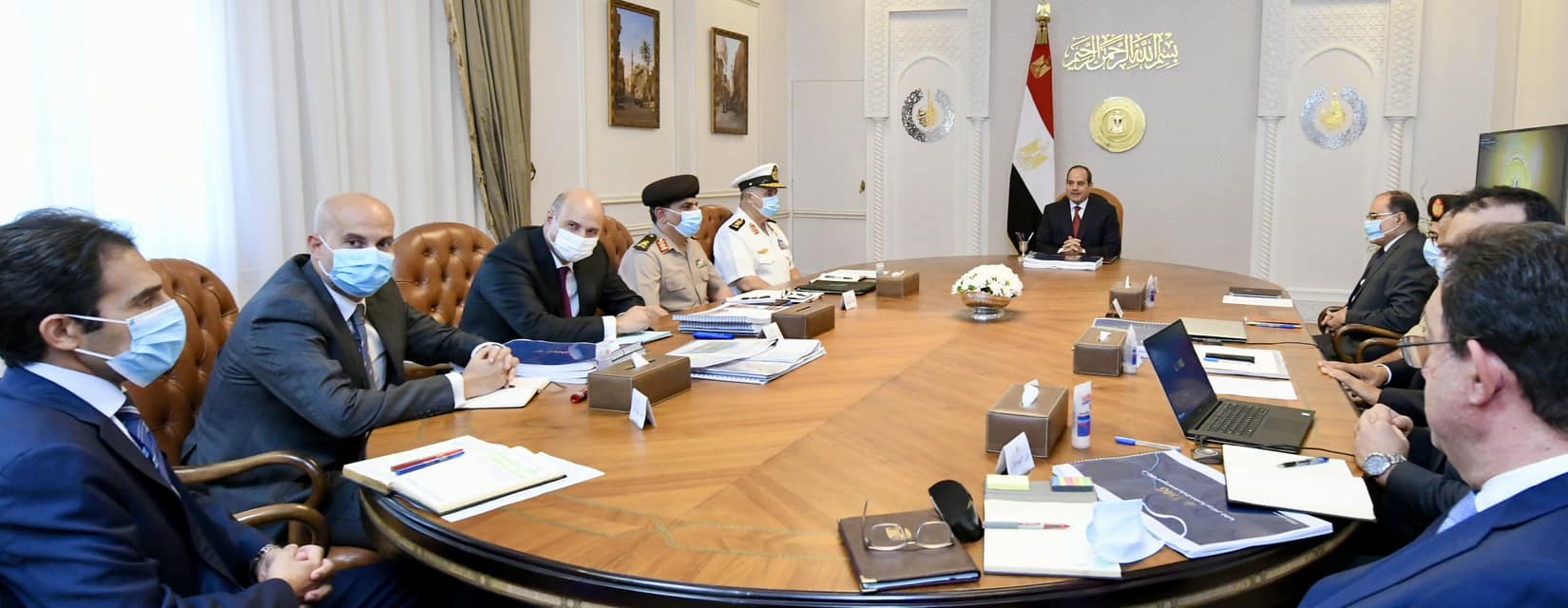 الرئيس السيسي يتابع جهود الدولة فى توطين الصناعة لمستلزمات التشييد والبناء بالشراكة مع القطاع الخاص 11688912766