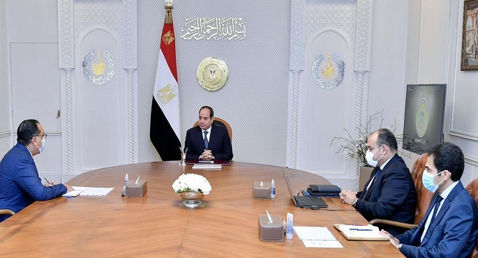 توجيه الرئيس السيسي بتعزيز نشاط الموانىء المصرية إقليميًا ودوليًا يتصدر اهتمامات صحف القاهرة 1 السيسى ووزير التجارة1689911643