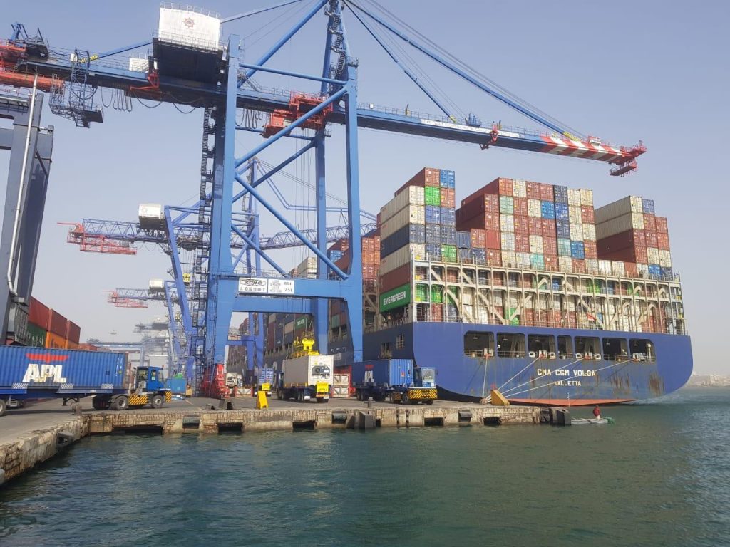 "الاقتصادية لقناة السويس": شحن 3050 طن صودا كاوية وتفريغ 131 حاوية رخام بميناء غرب بورسعيد 1 موانئ بورسعيد 1024x768 11690552323