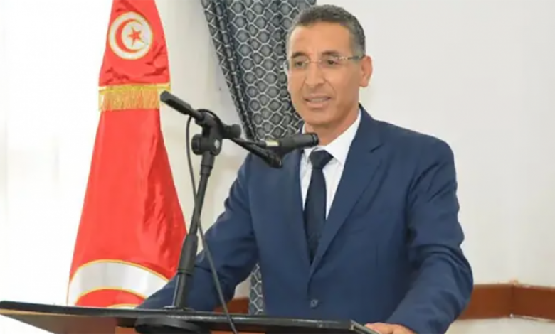 وزير الداخلية التونسي يعلن السيطرة الكاملة على جميع الحرائق وعدم تسجيل خسائر في الأرواح 1 وزير الداخلية التونسي توفيق شرف الدين1690377425