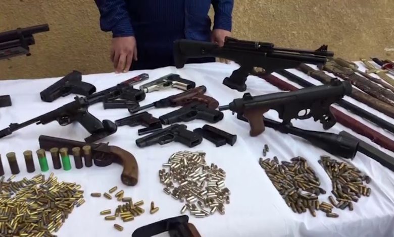 الأمن العام يضبط 60 سلاحا ناريا و234 قضية مخدرات وينفذ 61 ألف حكم قضائي خلال 24 ساعة 1 وكرا للاتجار بالمخدرات والأسلحة والعملات 1688642103