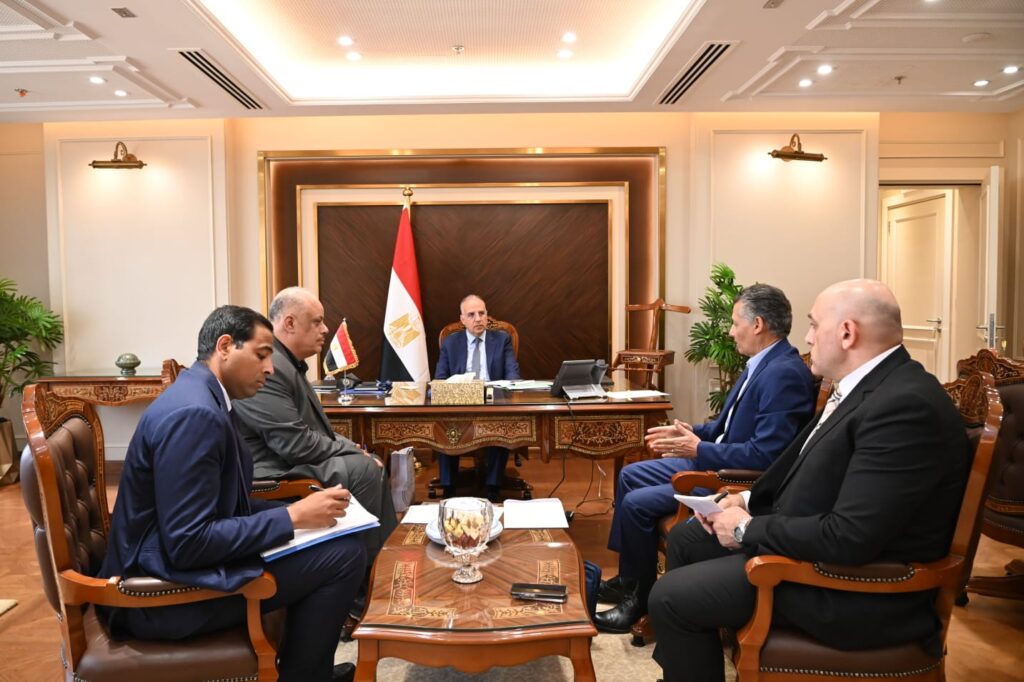 الجزائر تطلق مشروع إنجاز مخطط التكيف مع التغيرات المناخية بالتعاون مع الأمم المتحدة 1 وزير الري يلتقي مسؤولي مشروع تعزيز التكيف مع تغيرات المناخ scaled1692050642