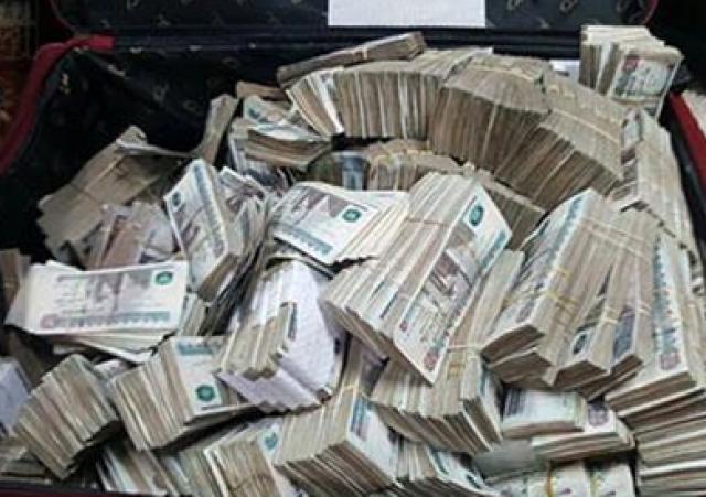 ضبط 4 أشخاص لقيامهم بغسـل نحو 50 مليون جنيه من حصيلة الاتجار غير المشروع بالنقد الأجنبي 1 159947196736470491691506204