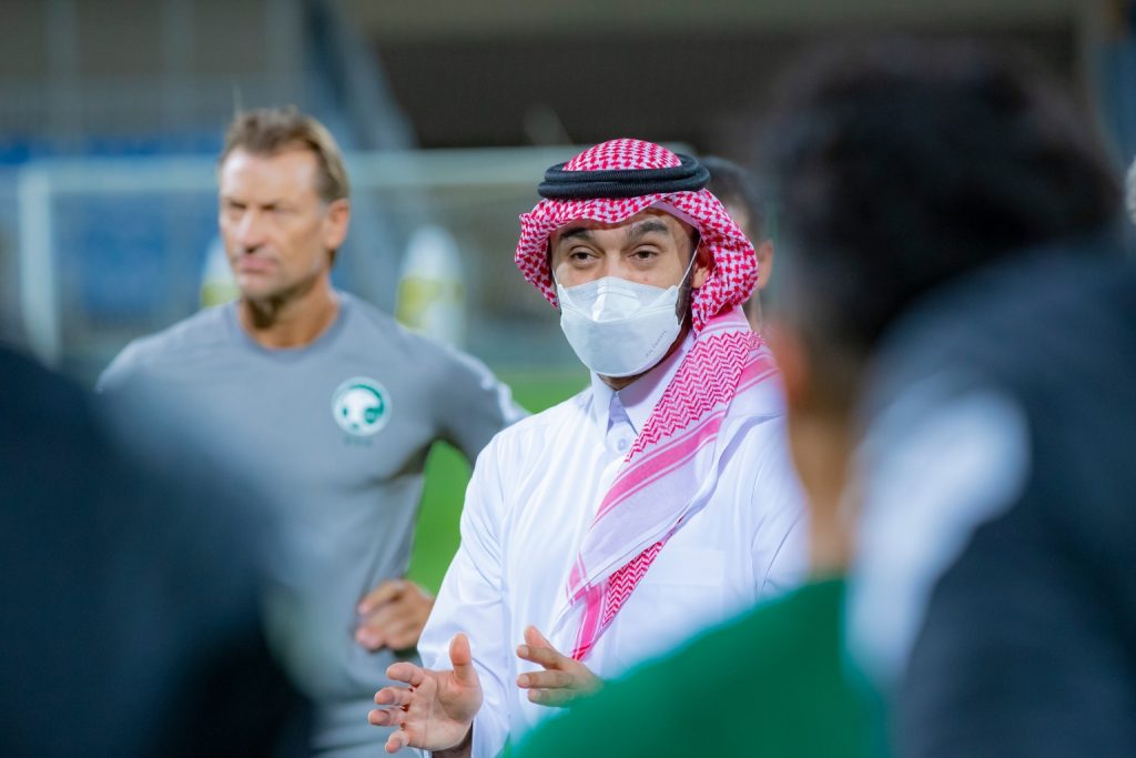 وزير الرياضة يزور معسكر منتخب الأثقال قبل سفره للسعودية للمشاركة ببطولة العالم للكبار 1 1623185765 وزير الرياضة يزور معسكر الأخضر ويلتقي باللاعبين1693387264