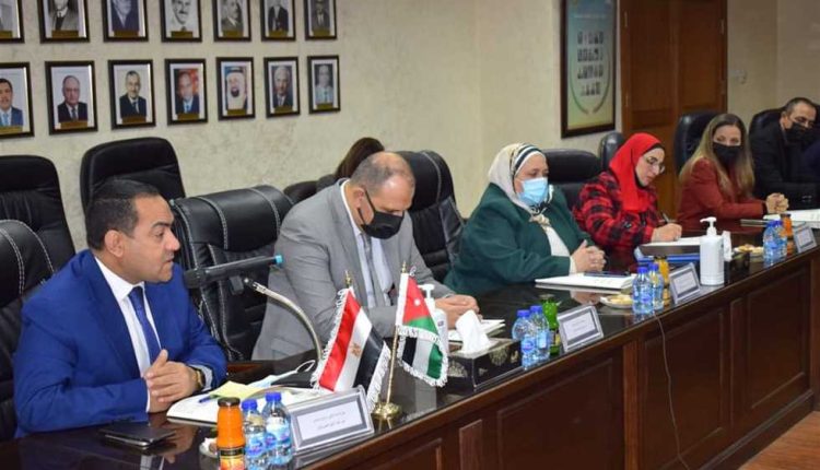 رئيس "التنظيم والإدارة" يبحث مع رئيس ديوان الخدمة المدنية الأردني تعزيز التعاون المشترك 1 1644271492 رئيس التنظيم والإدارة يزور ديوان الخدمة المدنية الأردنية لبحث تعزيز