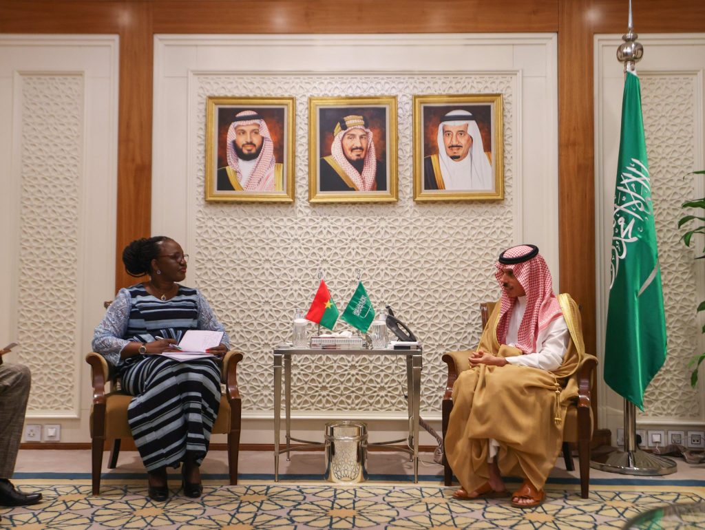 العاهل السعودي يتلقى رسالة من رئيس رواندا تتصل بالعلاقات الثنائية وسبل تطويرها 1 1662710566blobid01691572265