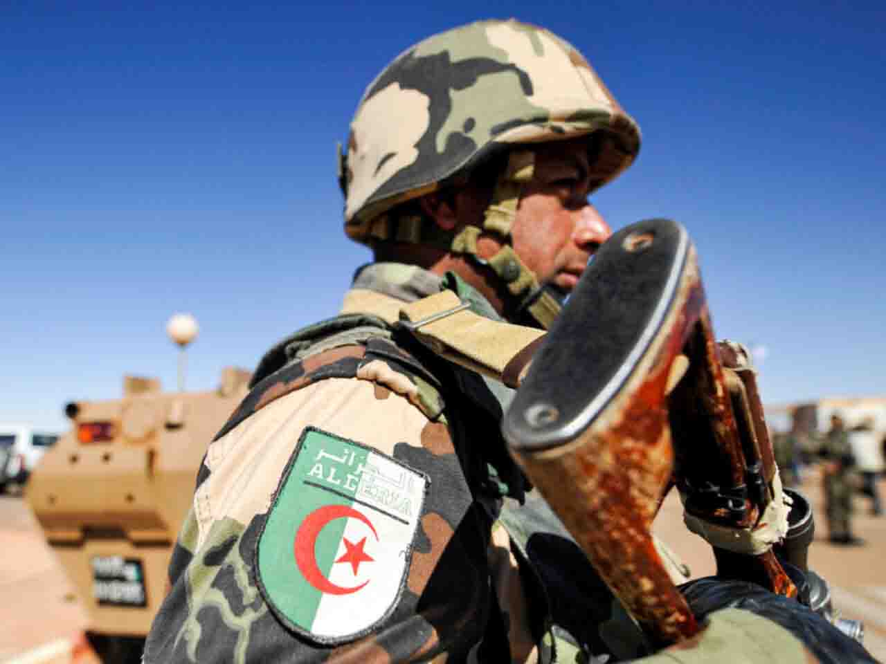 الدفاع الجزائرية: إرهابي كان ينشط بمنطقة الساحل الإفريقي يسلم نفسه بجنوبي البلاد 1 19 2022 637987042612268804 2261691436065