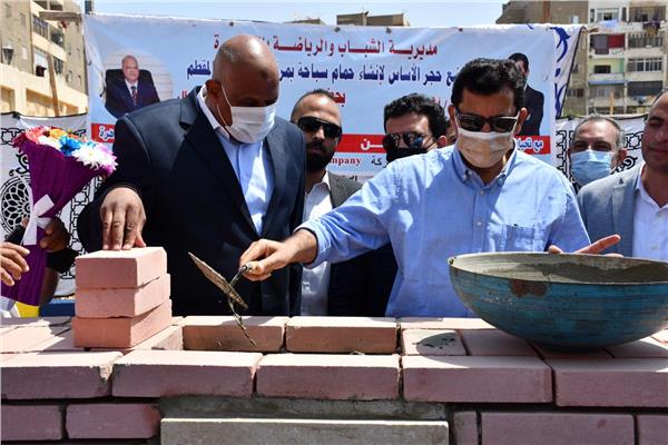 وزير الشباب ومحافظ الجيزة يضعان حجر الاساس لحمام سباحة بمركز الشباب الدولى بكفر طهرمس 1 202104091311561141691235423