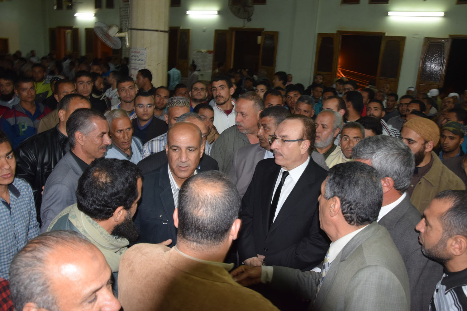 234017 محافظ بنى سويف خلال تشيع الجثمان1692539823