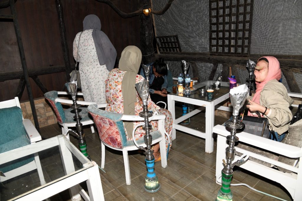جولة مفاجئة لمحافظ الغربية لمتابعة مواعيد الغلق ورفع الإشغالات 1 27 4 2021 01 28 17 GomhuriaOnline 1CF8EAD0 90F3 417B A639 632A745EC5741693127463