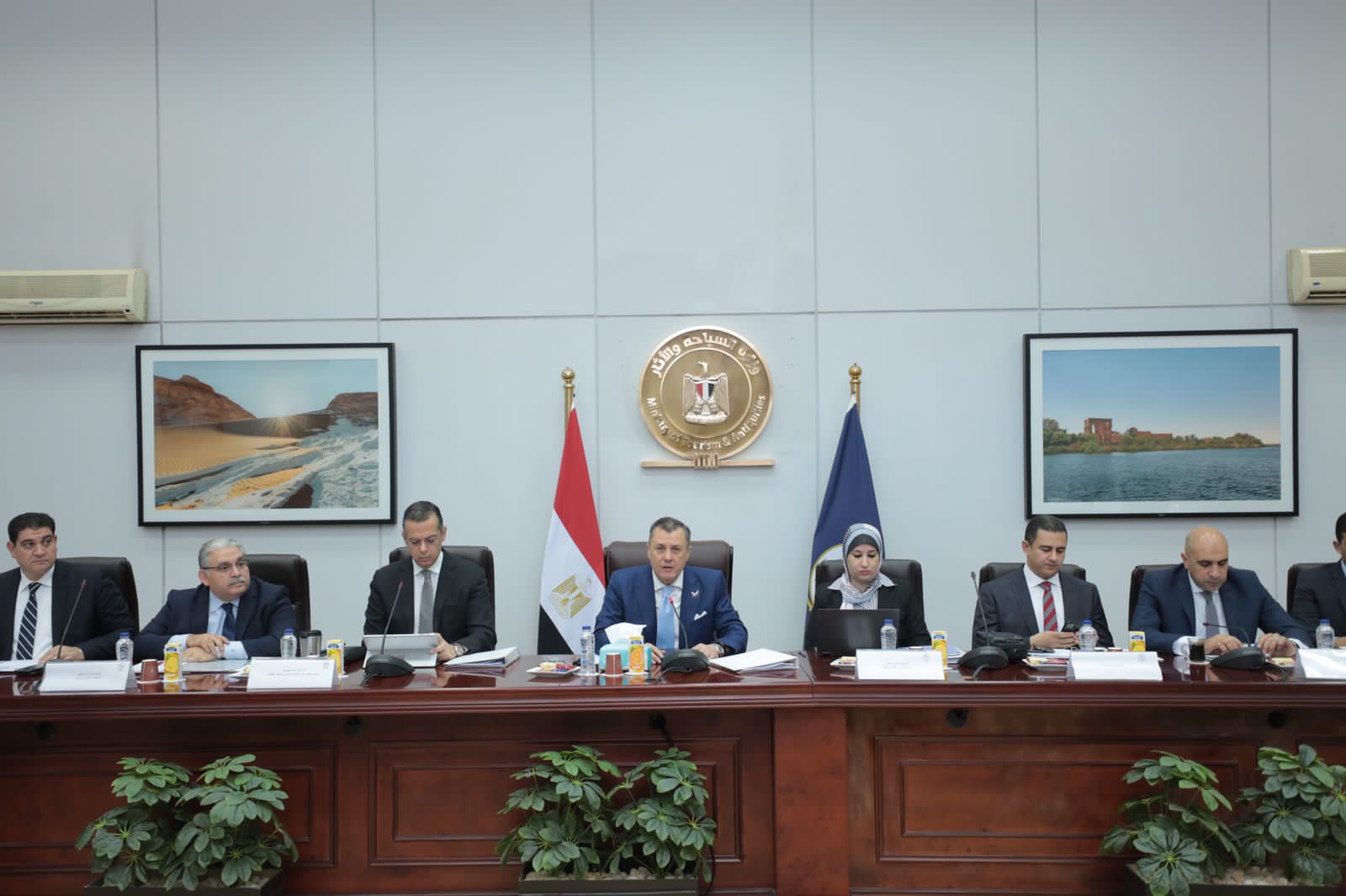 وزير السياحة والآثار يترأس اجتماع اللجنة الدائمة لتراخيص المنشآت الفندقية والسياحية 1 52897 IMG 20221205 WA00261692733384