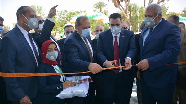 محافظ الوادي الجديد: البنك الأهلي شريك وطني في العديد من المشروعات التنموية بالمحافظة 1 7201693301823